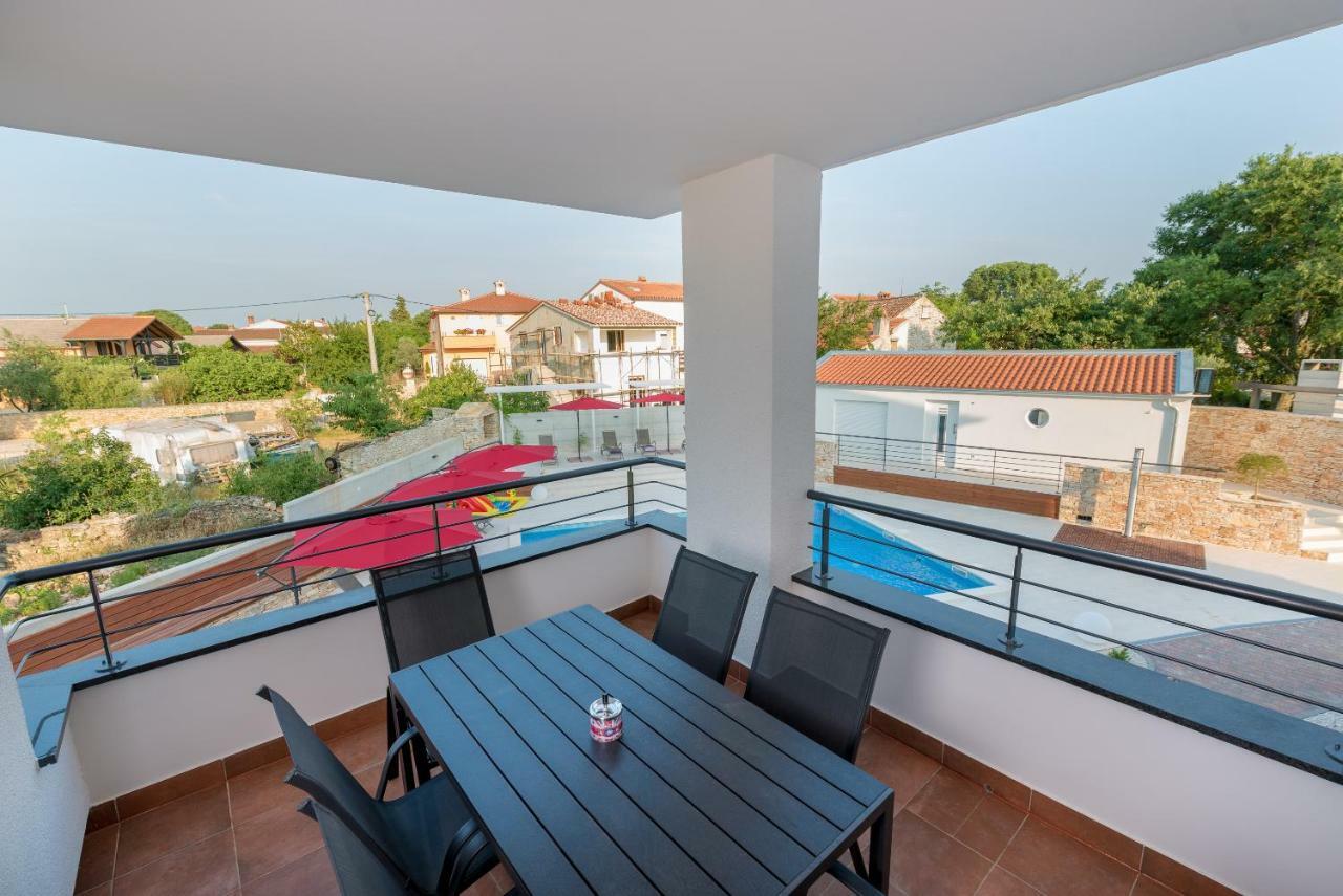 Villa Anja 1St Floor Peroj Εξωτερικό φωτογραφία