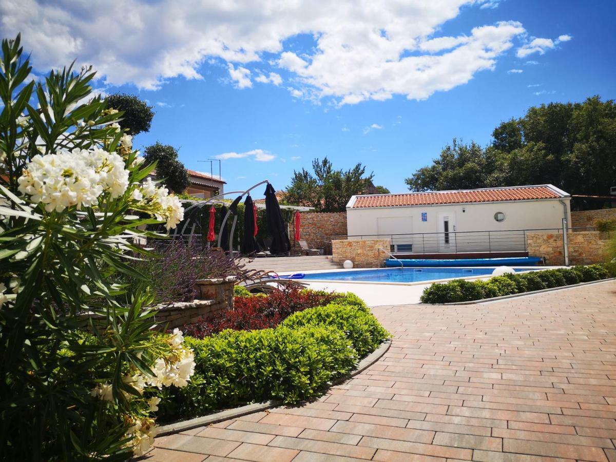 Villa Anja 1St Floor Peroj Εξωτερικό φωτογραφία
