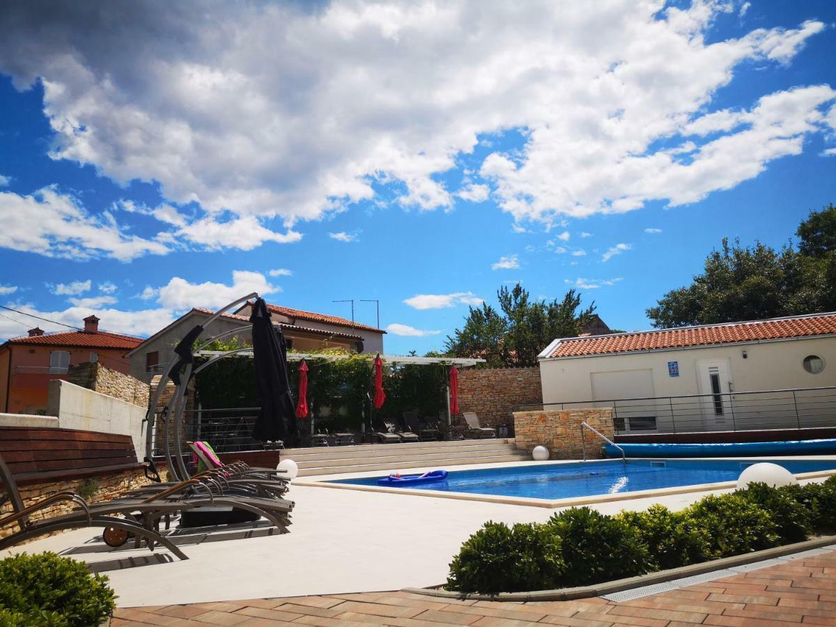 Villa Anja 1St Floor Peroj Εξωτερικό φωτογραφία