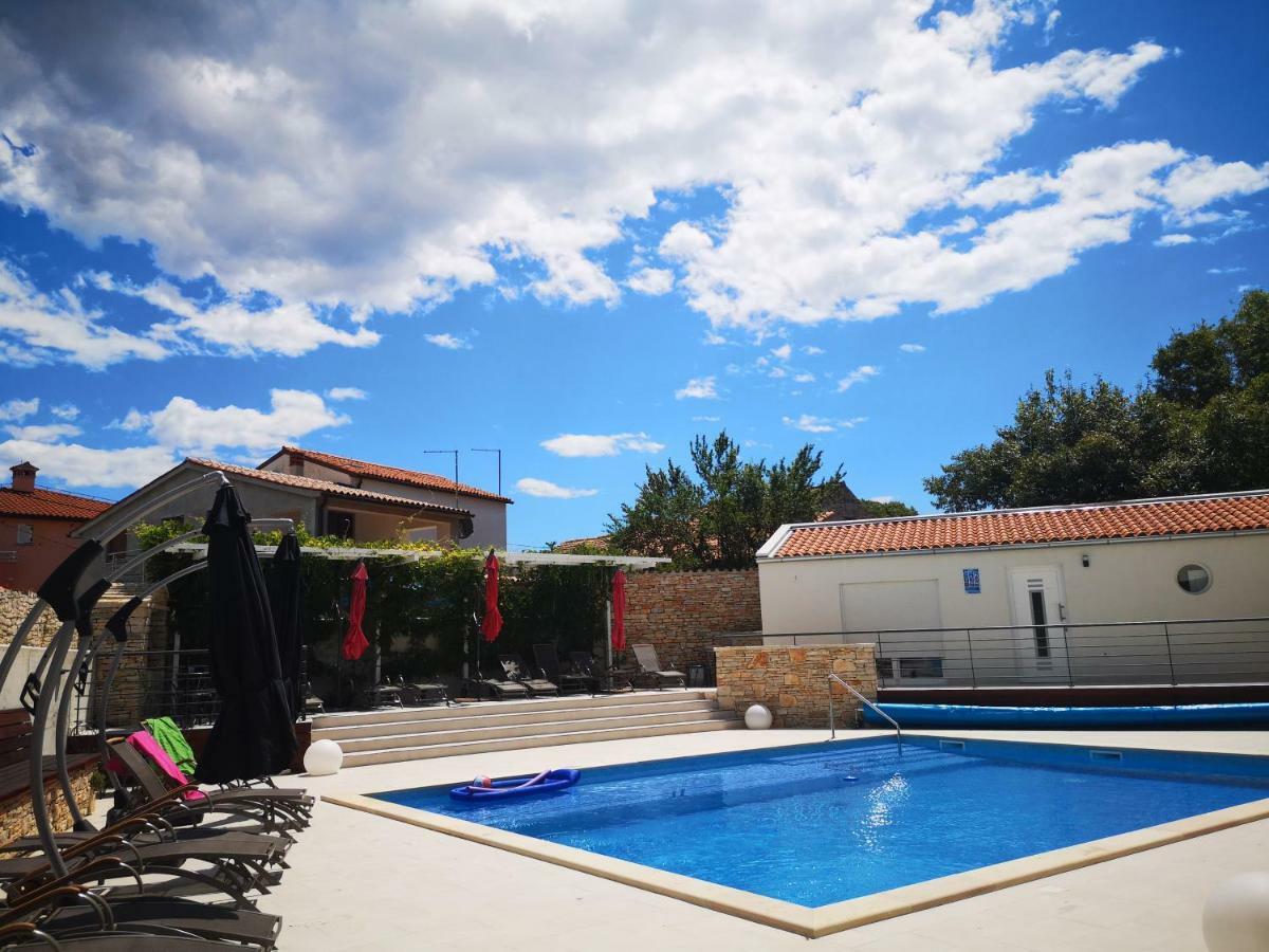 Villa Anja 1St Floor Peroj Εξωτερικό φωτογραφία