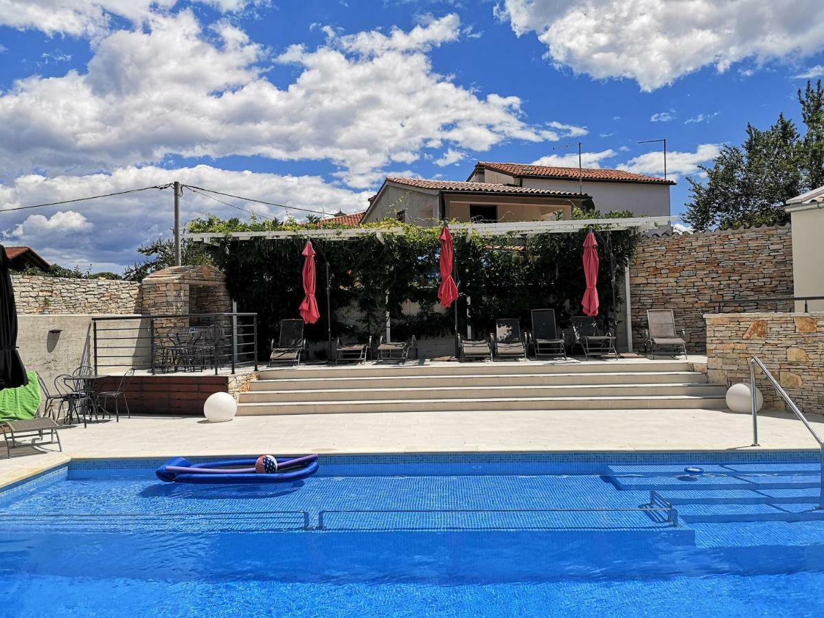 Villa Anja 1St Floor Peroj Εξωτερικό φωτογραφία